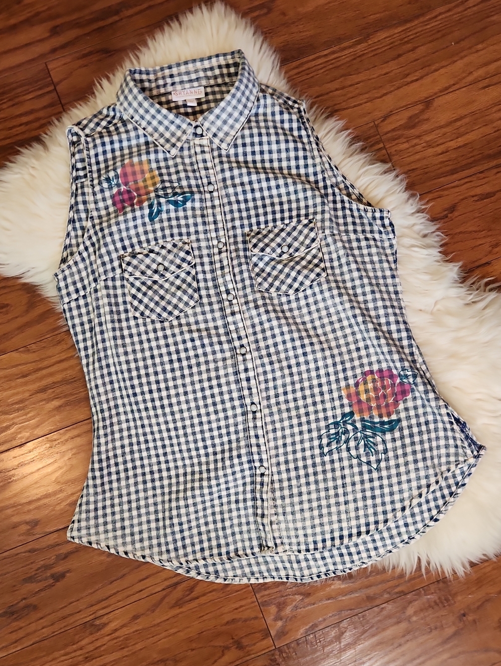 Womens Shyanne Sleeveless Gingham Pearl Snap Button Tank Top